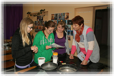 Students learn new techniques of beauty creating Students learn new techniques