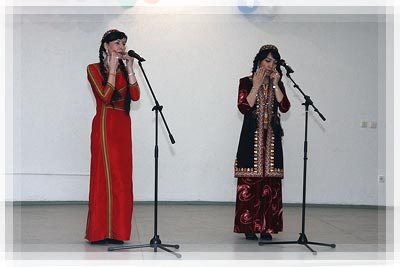 Вечер единения национальных культур - Туркменский инструмент гопуз