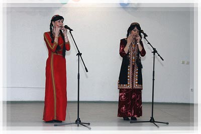 Вечер знакомств и единения национальных культур - Энебай Какаджанова и Гулистан Гарлыева Вечер единения национальных культур - Туркменский инструмент гопуз