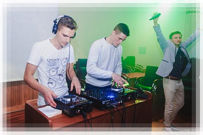 Выступление участников DJ BATTLE Выступление участников DJ BATTLE