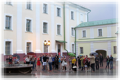 Экскурсия во внутреннем дворике Полоцкого коллегиума