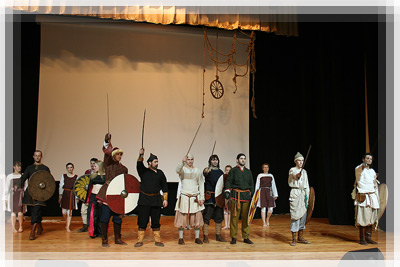 Участники народного театра исторического костюма «Полоцкий зьвяз»