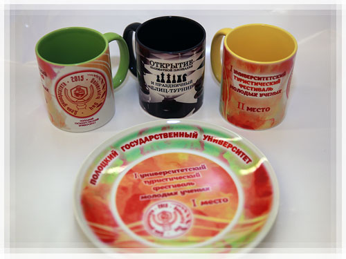 Cups and plates with a logo of PSU