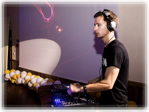 Музыкальные ритмы от DJ Fox и MC Volsky Музыкальные ритмы от DJ Fox и MC Volsky