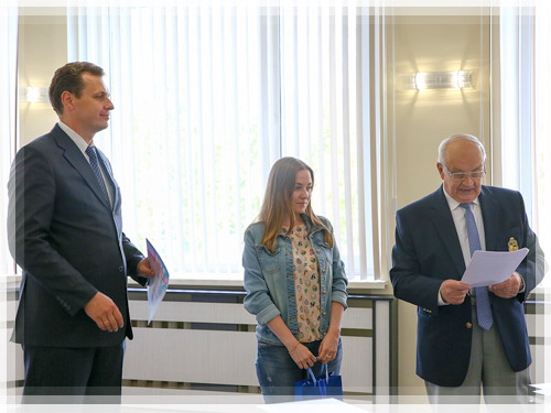 Награждение студентов 1 курса, победивших в конкурсе эссе Награждение студентов 1 курса, победивших в конкурсе эссе