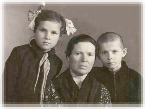 Перад ад’ездам у Лепельскую школу-інтэрнат. 1956 год Перад ад’ездам у Лепельскую школу-інтэрнат