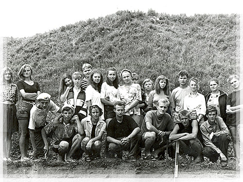Вольга Антонаўна (крайняя злева) з групай 96-Гіс