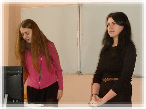 Студентки ФЭФ Алеся Парфенович и Мария Царева Студентки ФЭФ Алеся Парфенович и Мария Царева