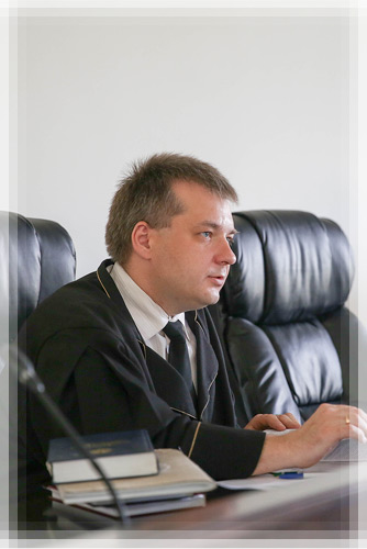 Cудья одного из заседаний Cудья одного из заседаний