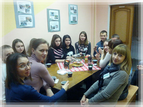 Кофе-пауза в дружеской атмосфере Кофе-пауза в дружеской атмосфере
