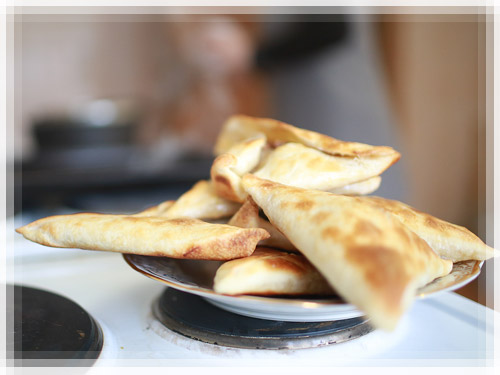 Самса? – пирожок произвольной формы с начинкой из рубленного мяса Самса? – пирожок произвольной формы с начинкой из рубленного мяса