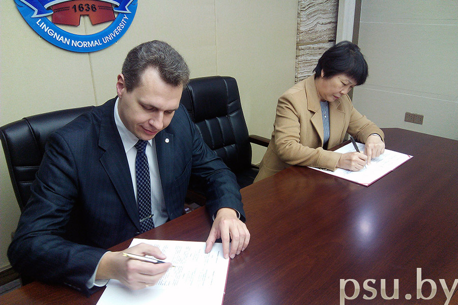 Signing the Memorandum of Understanding Signing the Memorandum