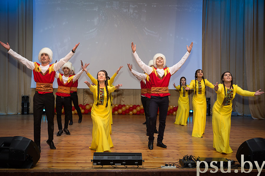Танцевальный коллектив туркменских студентов «Галкын Дияр (Гордись, Родина!)»