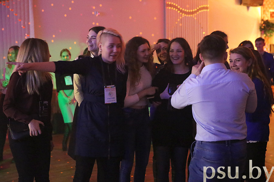Представители всех вузов Беларуси танцуют в Полоцком коллегиуме