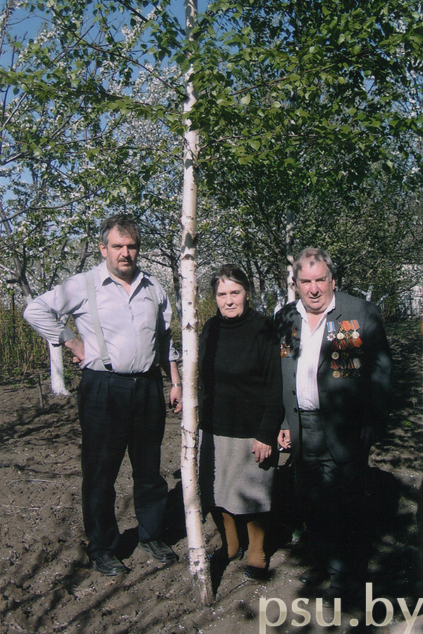 Белорусская берёзка на даче родителей в Донецке На даче родителей в Донецке