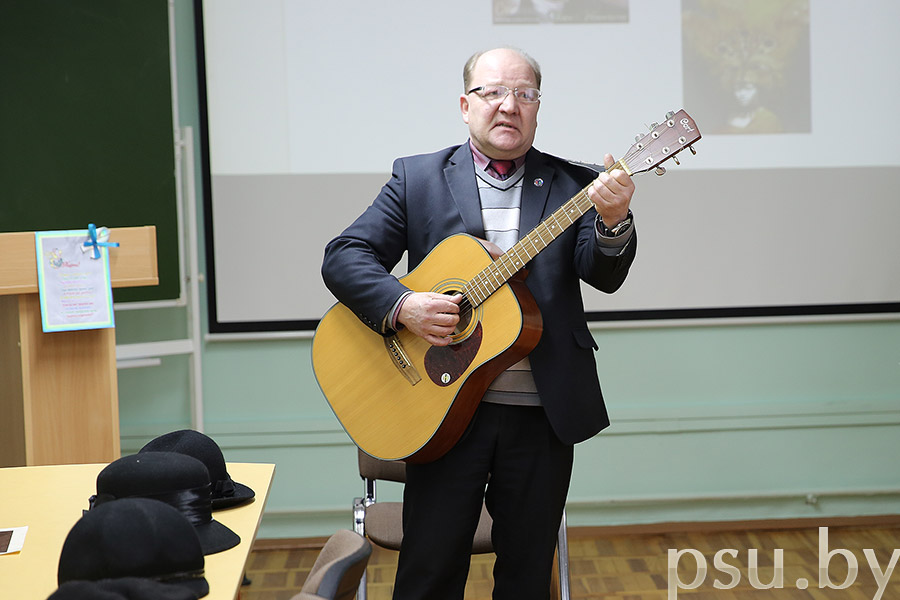 Музыкальный подарок от декан радиотехнического факультета Музыкальный подарок от декан радиотехнического факультета