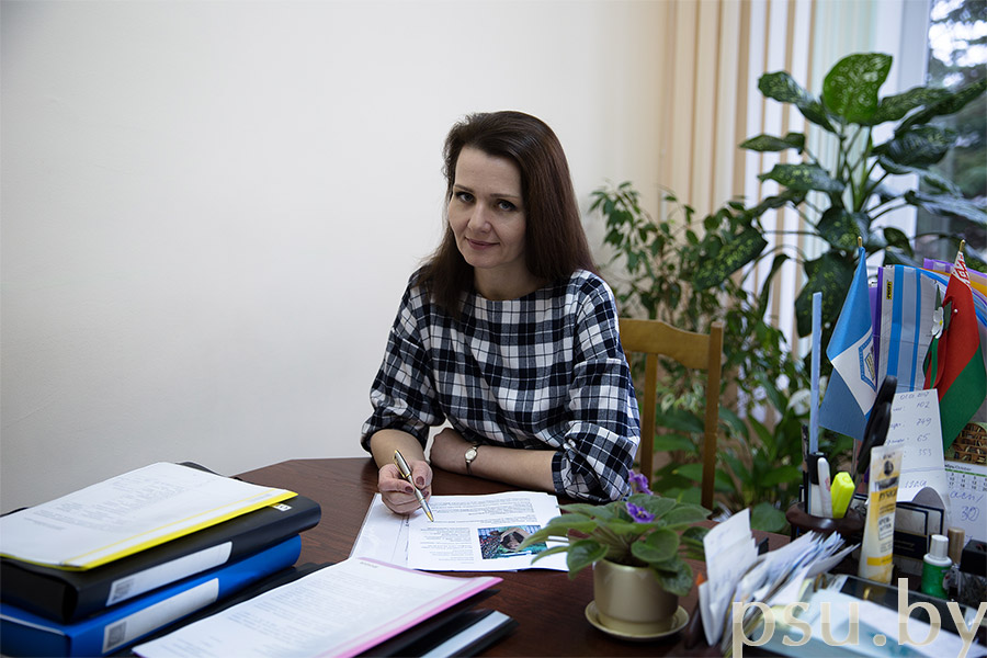 Т.Л. Ковалевская на рабочем месте Т.Л. Ковалевская