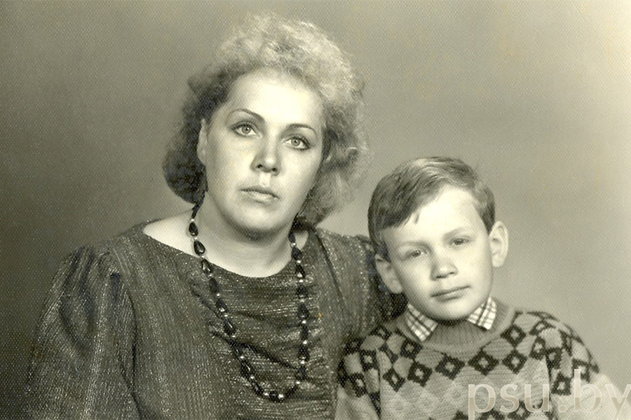 ="Александр А.А.Козлов с матерью