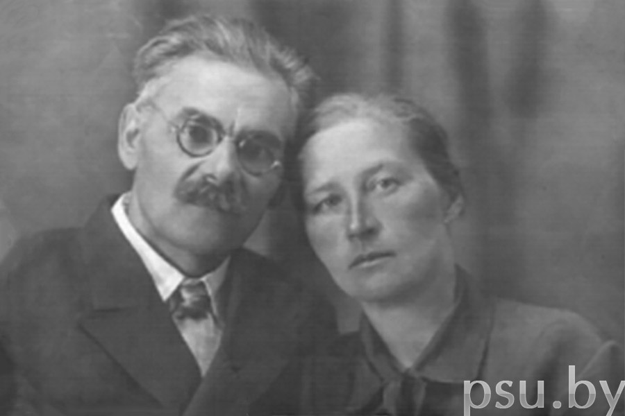 Бабушка - Васильева Серафима Дмитриевна и дедушка - Аркадий Васильевич Бабушка и дедушка