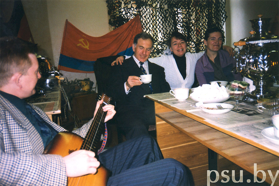 Чаепитие в Студенческом клубе, 1999 год Чаепитие в Студенческом клубе, 1999 год
