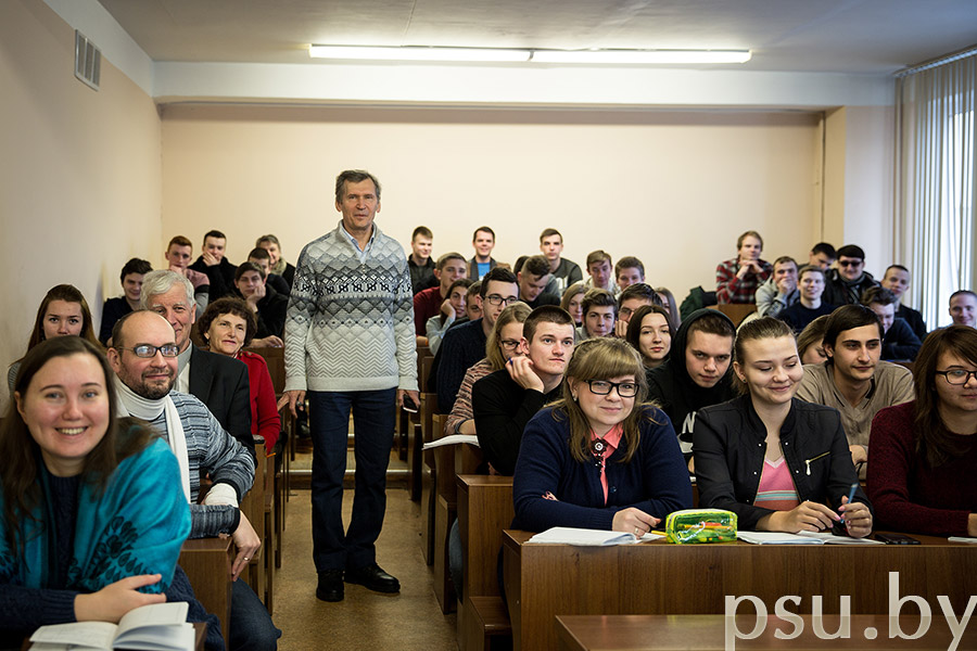 Заместитель директора по научной работе Института математики им. С.Л. Соболева Сибирского отделения Российской академии наук, профессор кафедры дифференциальных уравнений Новосибирского государственного университета, доктор физико-математических наук, профессор Геннадий Владимирович Демиденко Геннадий Владимирович Демиденко