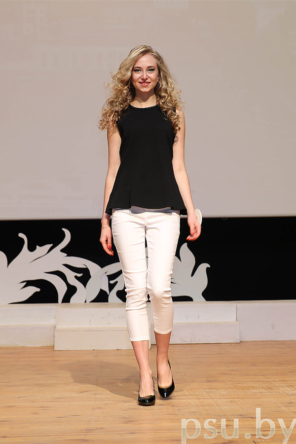 Участница конкурса грации и артистического мастрства Участница конкурса