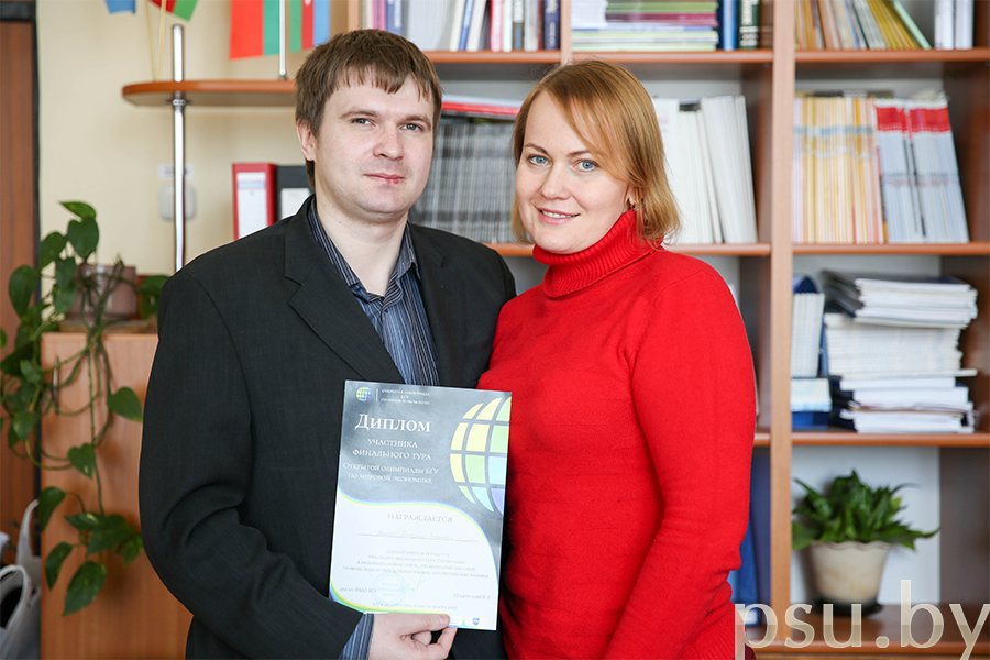 Владимир Михирёв и зав. кафедрой экономики, управления и экономической теории И.В. Зенькова Владимир Михирёв и зав. кафедрой экономики И.В. Зенькова