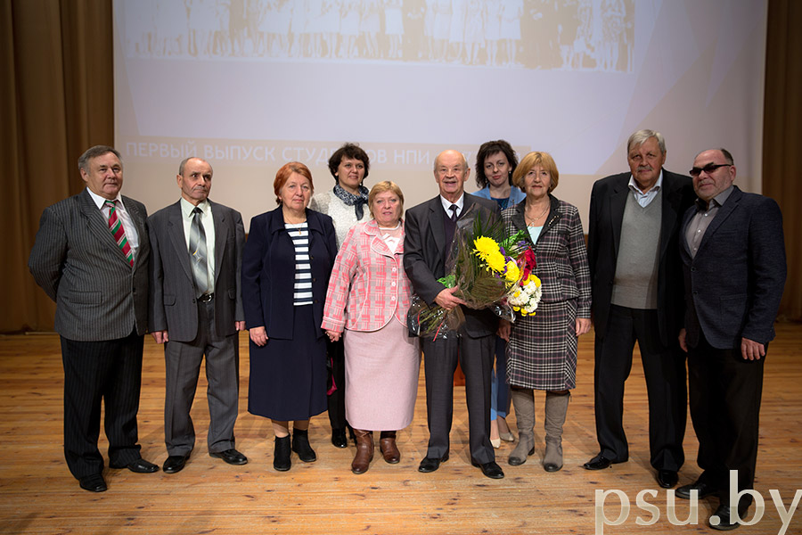 Эрнст Михайлович Бабенко с выпускниками