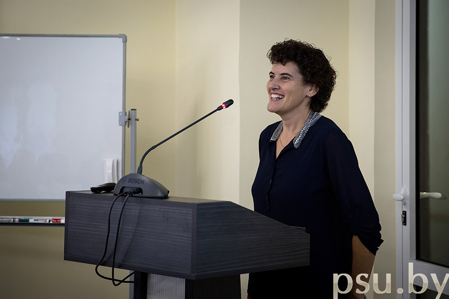 Dr. Adela Garcia Aracil Dr. Adela Garcia Aracil