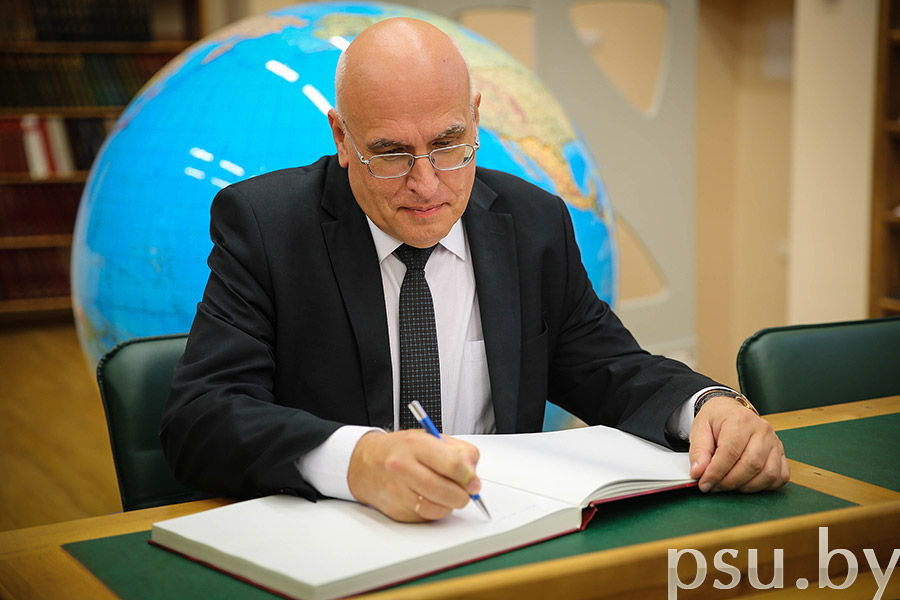 Чрезвычайный и Полномочный посол Латвийской Республики в Республике Беларусь Мартиньш Вирсис Чрезвычайный и Полномочный посол Латвийской Республики в Республике Беларусь Мартиньш Вирсис