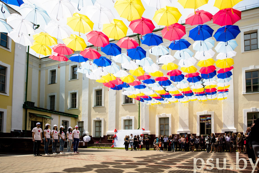 The festival of multicoloured umbrellas “Parason-fest” decorated the Polotsk campus The festival of multicoloured umbrellas