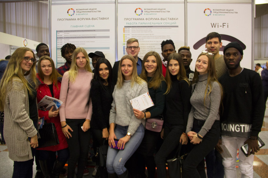 Lecturers and students of the faculty of Finance and Economics Lecturers and students