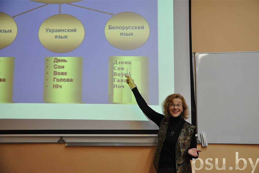 Наталля Генадзьеўна Апанасовіч праводзіць занятак па беларускай мове Наталля Генадзьеўна Апанасовіч, занятак па беларускай мове