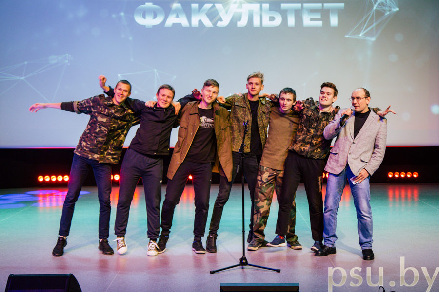 Александр Александрович Козлов со студентами А.А. Козлов со студентами