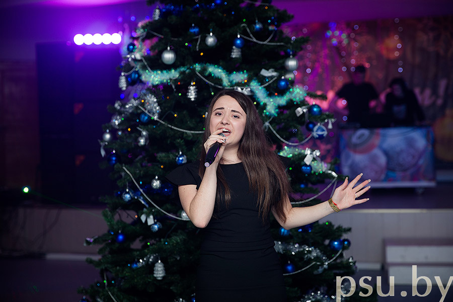 Алёна Онуфрийчук с лирической песней Алёна Онуфрийчук с лирической песней