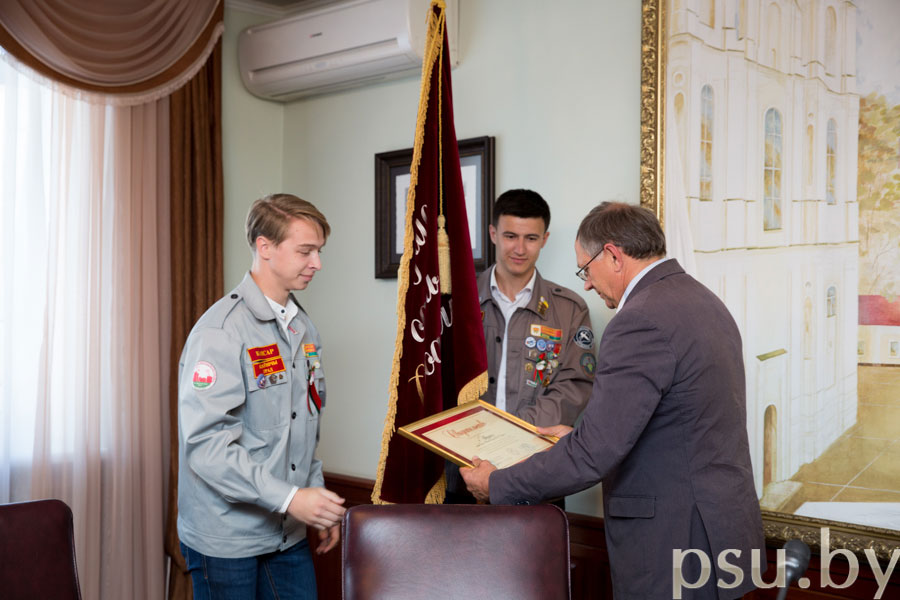 Церемония передачи переходящего знамени