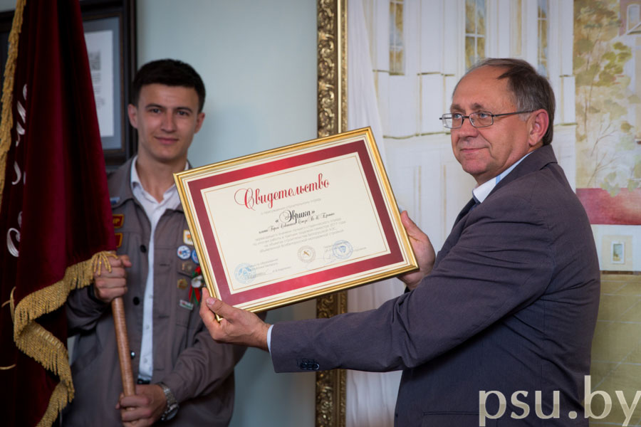 Церемония передачи переходящего знамени