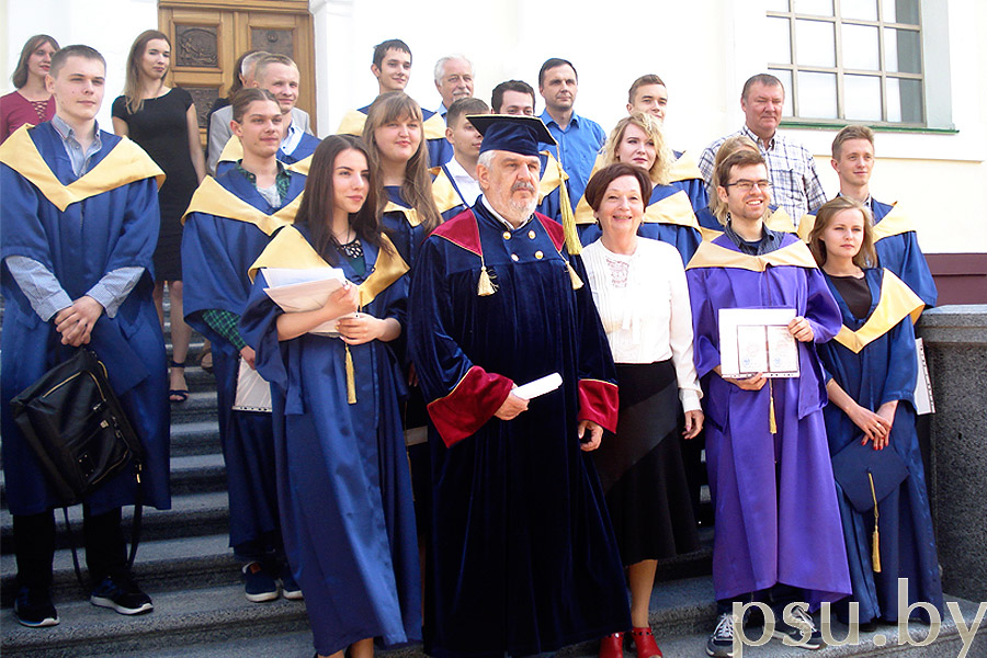Dean Stepan Ekhilevsky with the graduates S.Ekhilevsky