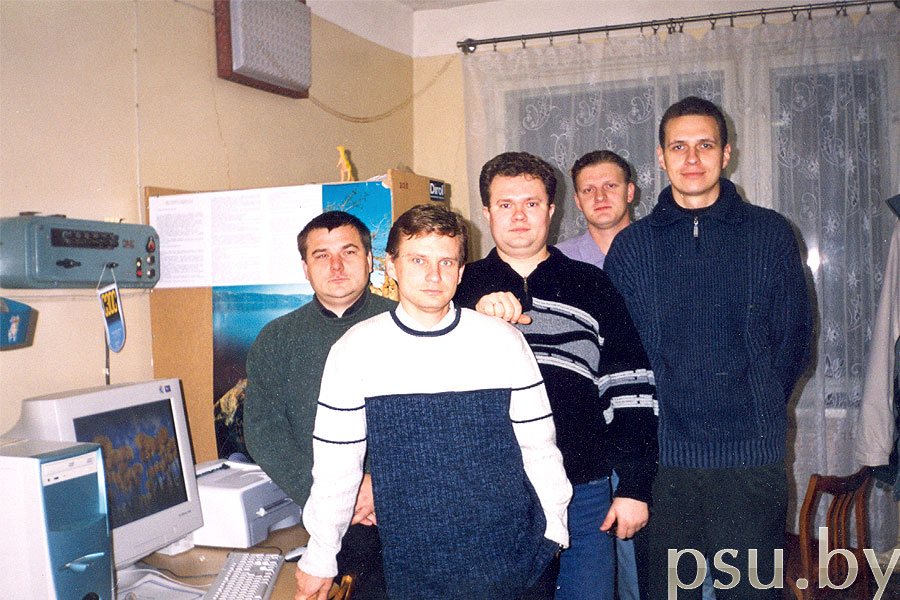 В аспирантской с членами Научной школы профессора В.А. Груздева, 2004 г. С членами Научной школы профессора В.А. Груздева