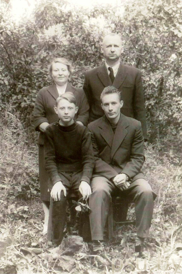 А. А. Гугнин с семьей 1961 год