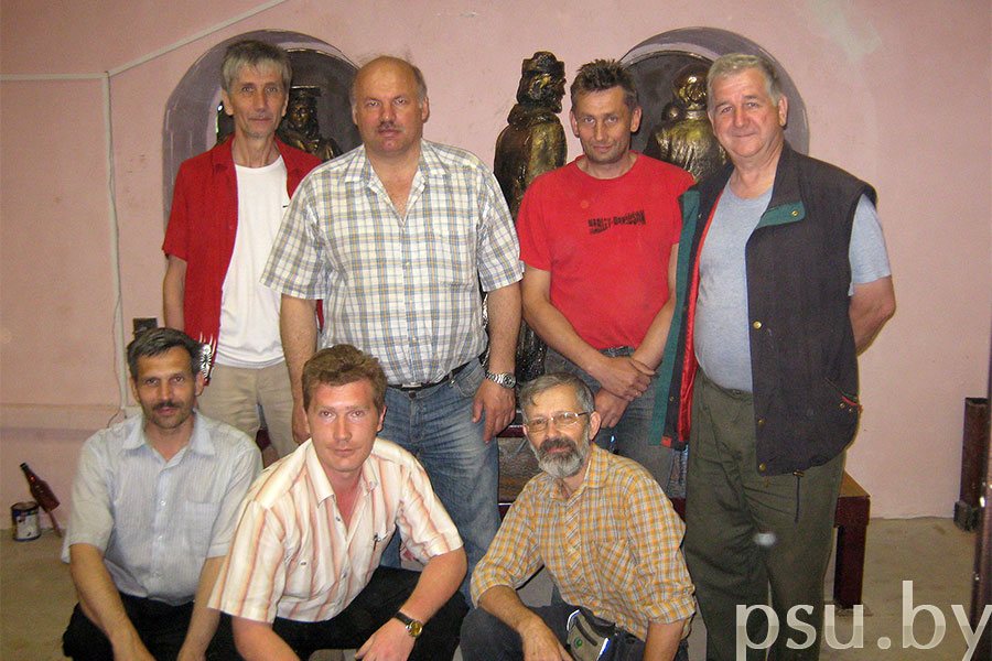 У музыкальных часов с академическим шествием