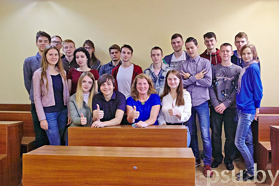 Jocelyn Pihlaja with students at PSU Jocelyn Pihlaja with students at PSU