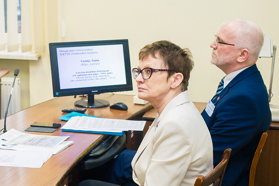 Модераторы секции Илза Шенберга и Генрих Сомс Модераторы секции Илза Шенберга и Генрих Сомс