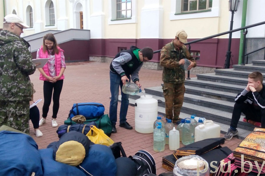Университетский дворик. Подготовка к выезду на практику Подготовка к выезду на практику