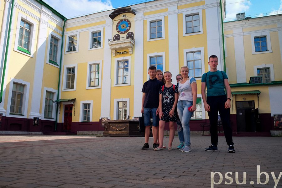 Во внутреннем дворе Полоцкого коллегиума Во внутреннем дворе Полоцкого коллегиума