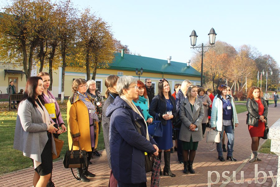 У ректорского входа У ректорского входа
