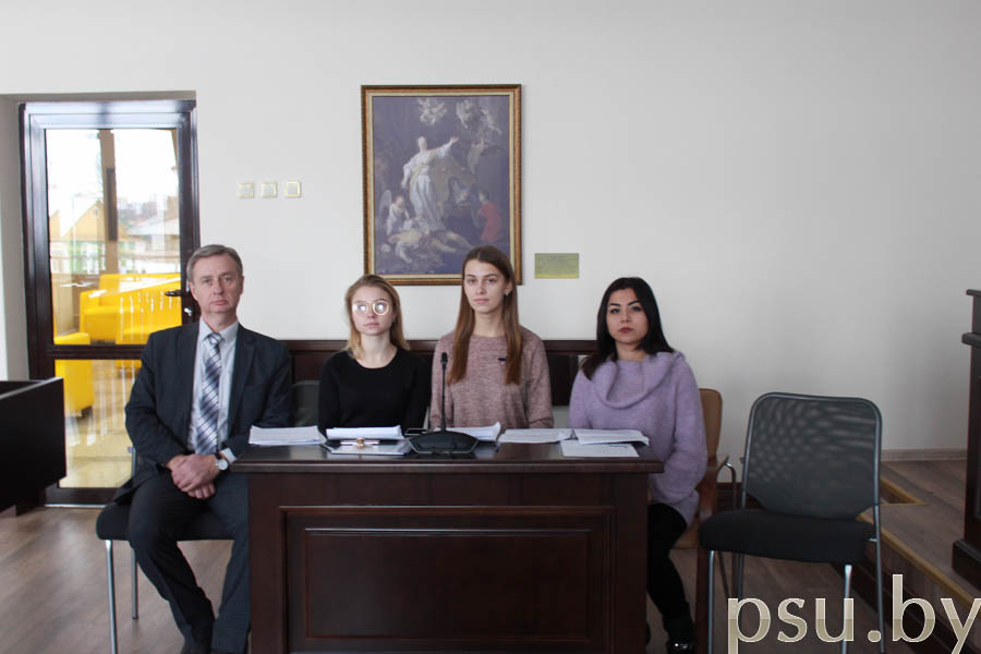 Vladimir Bogonenko with students of the Law Faculty Vladimir Bogonenko with students of the Law Faculty