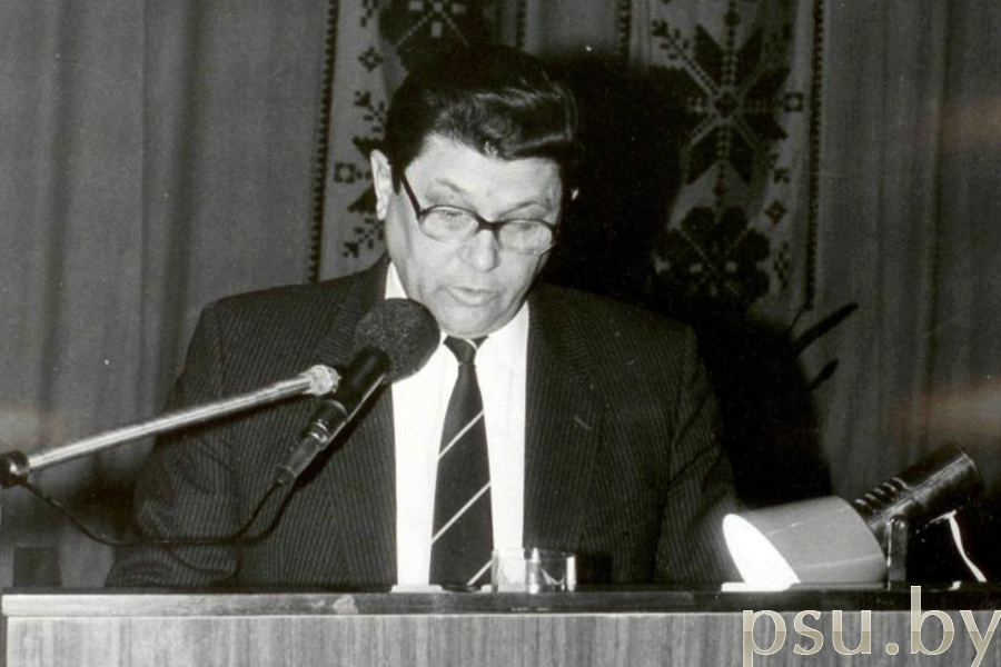 V.A. Tsetsokha, vice-chairman of Vitebsk Regional Executive Committee, gives a presentation V.A. Tsetsokha
