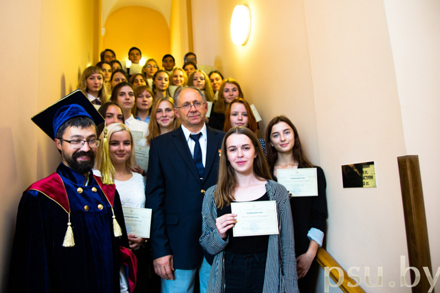 Rector and Dean with the Students of the Faculty of Humanities Rector and Dean