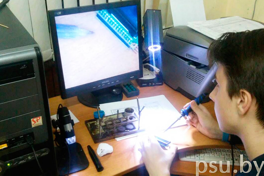 Ученик школы за работой Ученик школы за работой